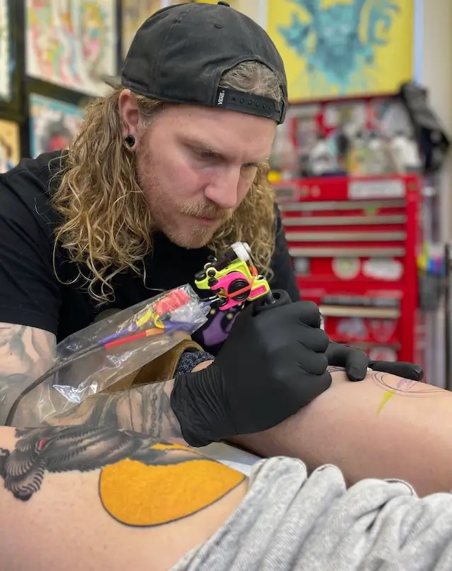 Ollie Pinder tattooing a client in the studio